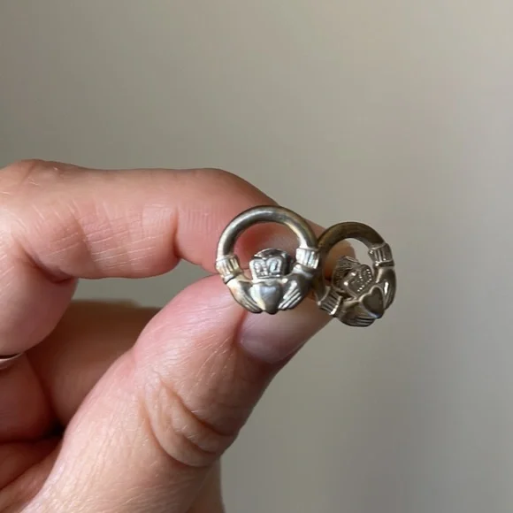 ☀️sold nfs☀️claddagh sterling earrings - Picture 3 of 5
